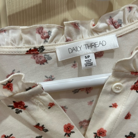 Floral Too - Picture 2 of 3